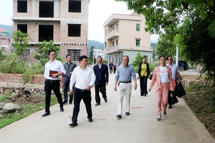 工作动态   新田新闻网(记者 汤程安)4月9日,市委常委,宣传部长贺辉在