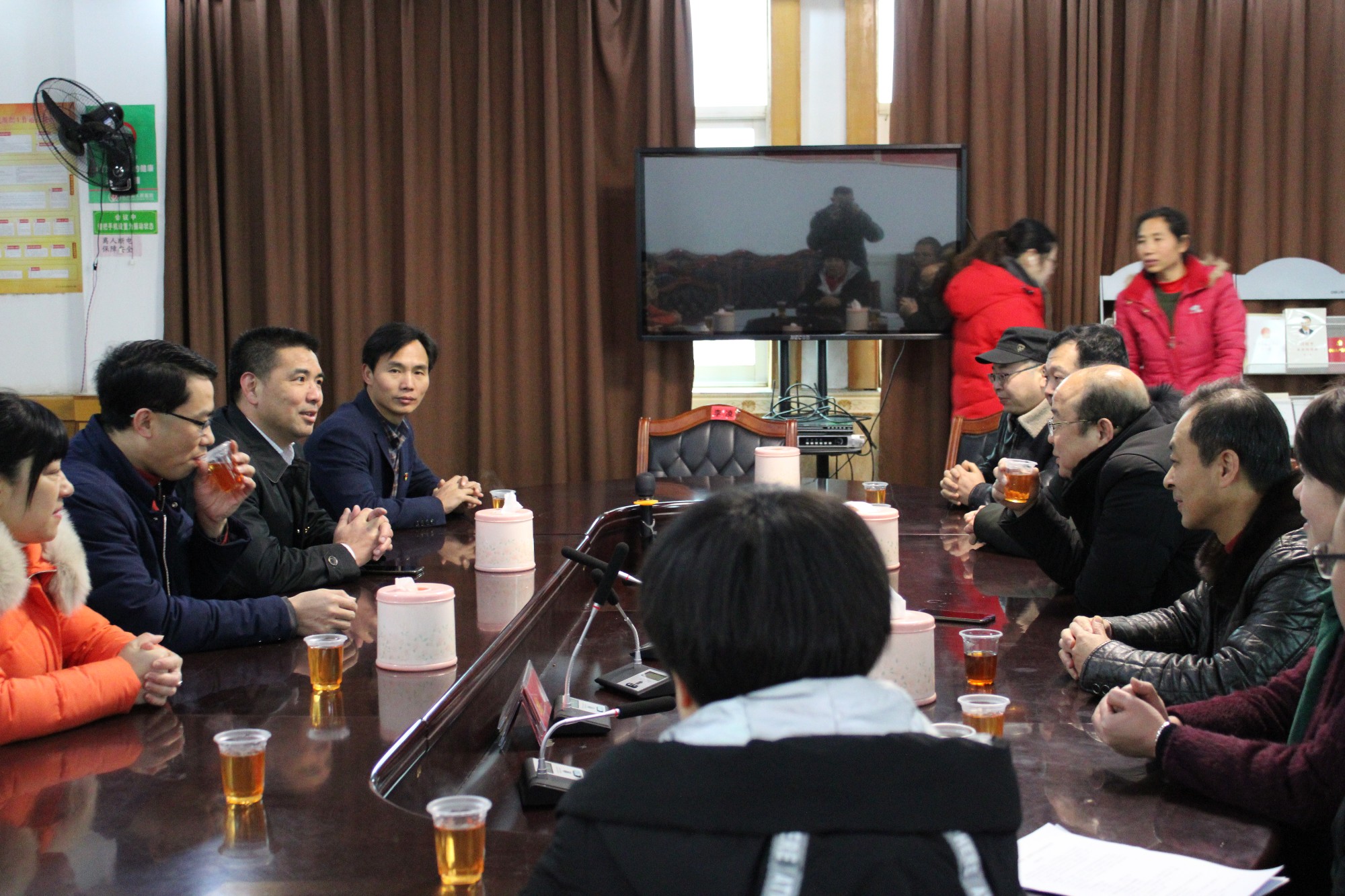 刘大兵一行走访慰问人民医院干部职工