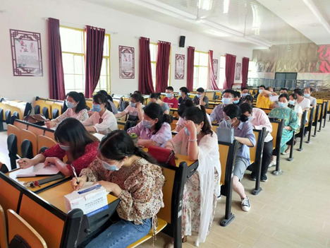 城东中学:召开班主任工作督导评议会_新田县教育局