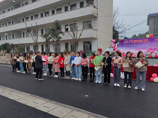 新田芙蓉学校举办庆三八妇女节女职工趣味文体活动