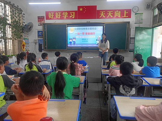 龙泉一小开展"一盔一带,安全出行"交通安全教育主题活动